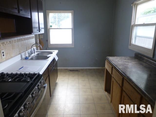 1932 E BLACK Avenue, Springfield, IL 62702