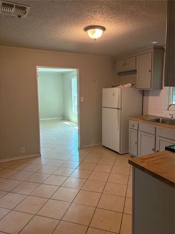 330 E Thompson Street, Jacksboro, TX 76458