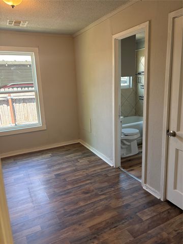 330 E Thompson Street, Jacksboro, TX 76458
