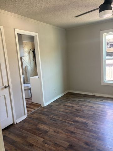 330 E Thompson Street, Jacksboro, TX 76458