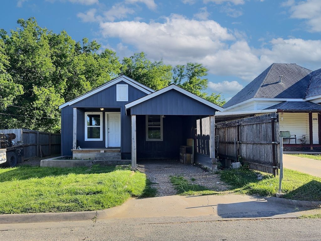 330 E Thompson Street, Jacksboro, TX 76458