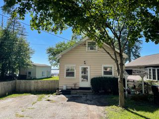 703 Lake Shore Drive, Wauconda, IL 60084