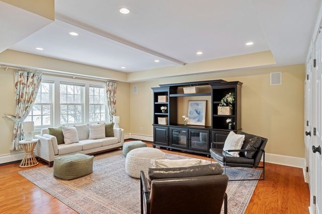 4 Dartmouth, Winchester, MA 01890