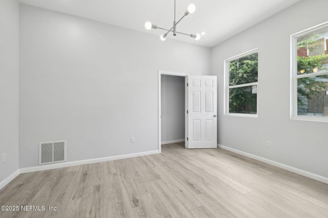 2010 N MAIN ST Street, Jacksonville, FL 32206