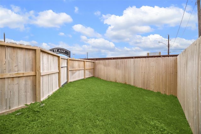 303F Marcella Street, Houston, TX 77091