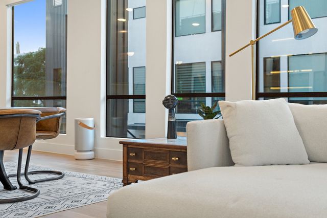 1006 Mobile Street, Dallas, TX 75208