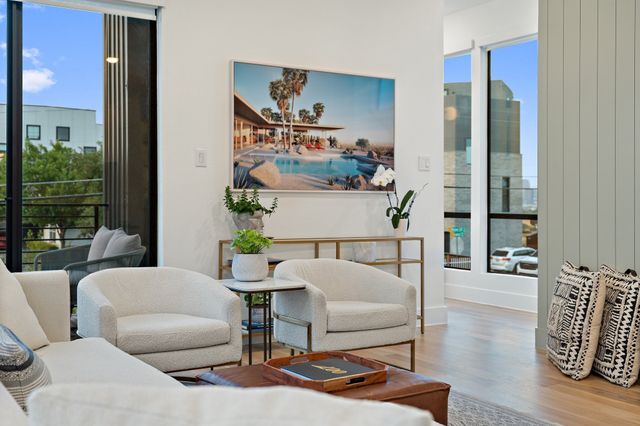 1006 Mobile Street, Dallas, TX 75208