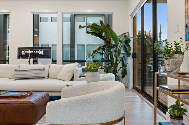 1006 Mobile Street, Dallas, TX 75208