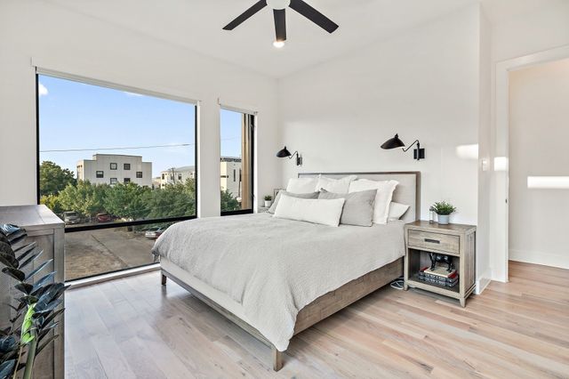 1006 Mobile Street, Dallas, TX 75208