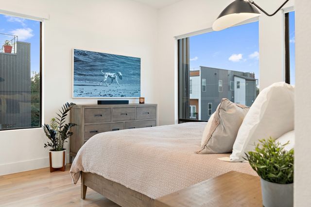 1006 Mobile Street, Dallas, TX 75208