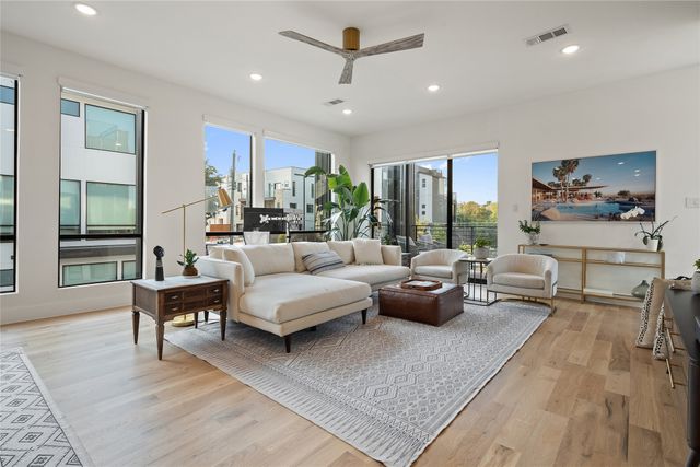 1006 Mobile Street, Dallas, TX 75208