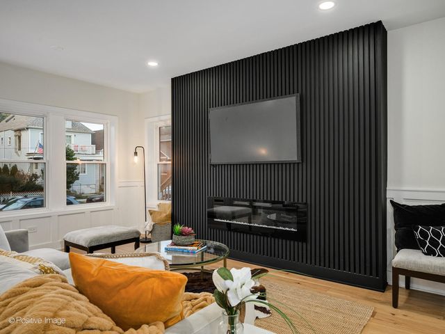 5141 W Dakin Street, Chicago, IL 60641