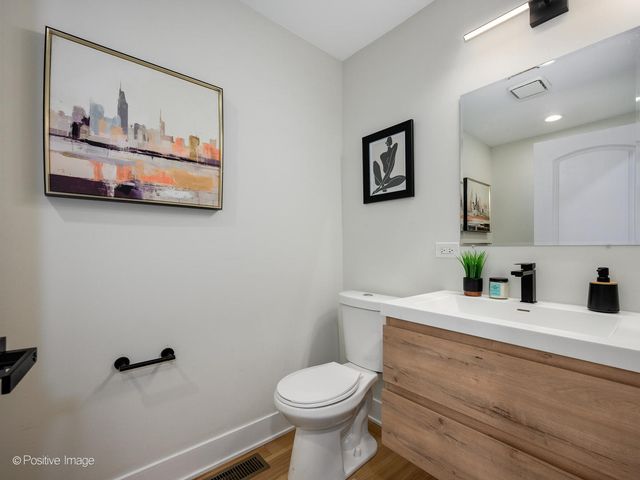 5141 W Dakin Street, Chicago, IL 60641