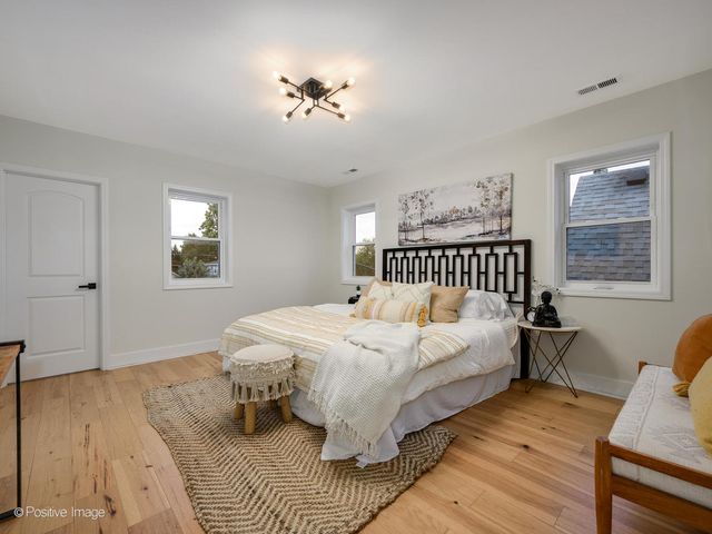 5141 W Dakin Street, Chicago, IL 60641