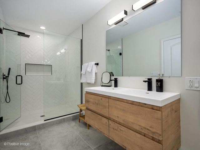 5141 W Dakin Street, Chicago, IL 60641