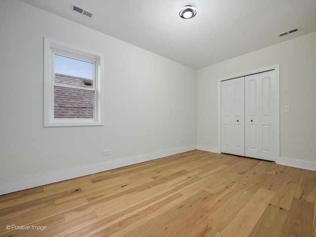 5141 W Dakin Street, Chicago, IL 60641