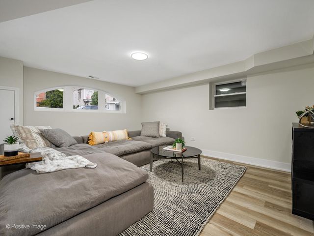 5141 W Dakin Street, Chicago, IL 60641