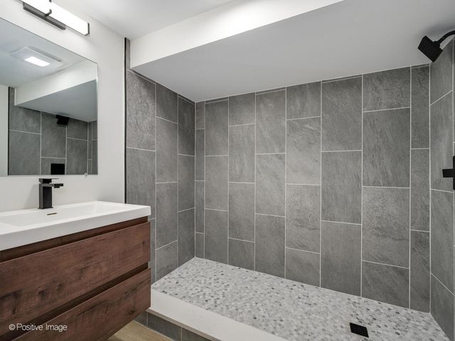 5141 W Dakin Street, Chicago, IL 60641