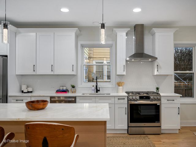 5141 W Dakin Street, Chicago, IL 60641