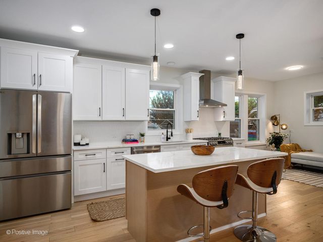 5141 W Dakin Street, Chicago, IL 60641