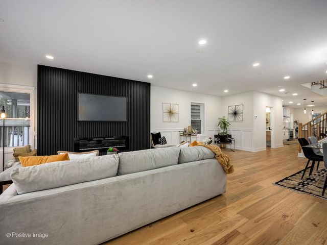 5141 W Dakin Street, Chicago, IL 60641