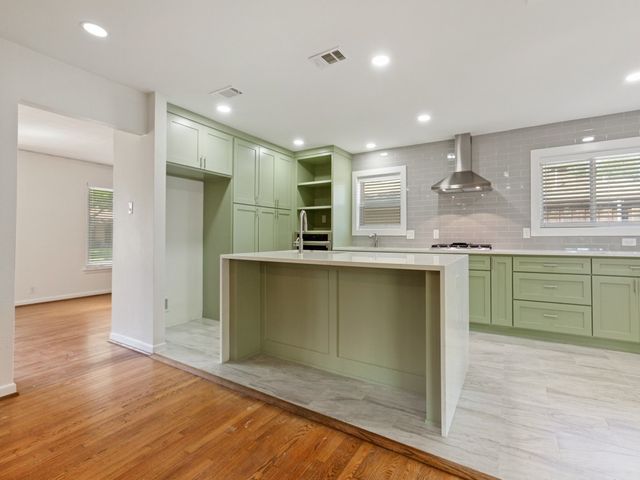 6327 Town Hill Lane, Dallas, TX 75214