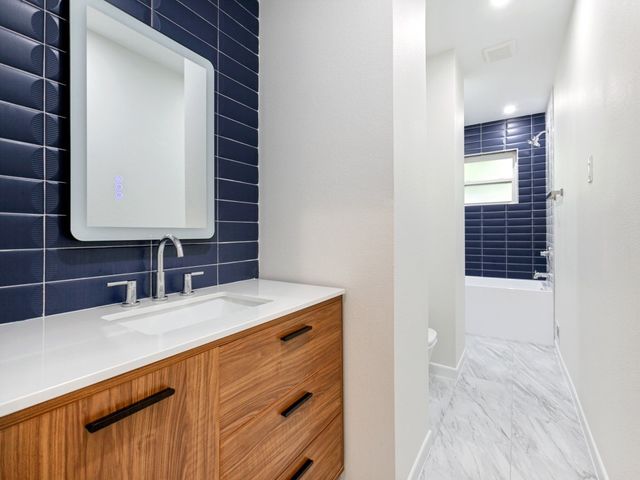 6327 Town Hill Lane, Dallas, TX 75214