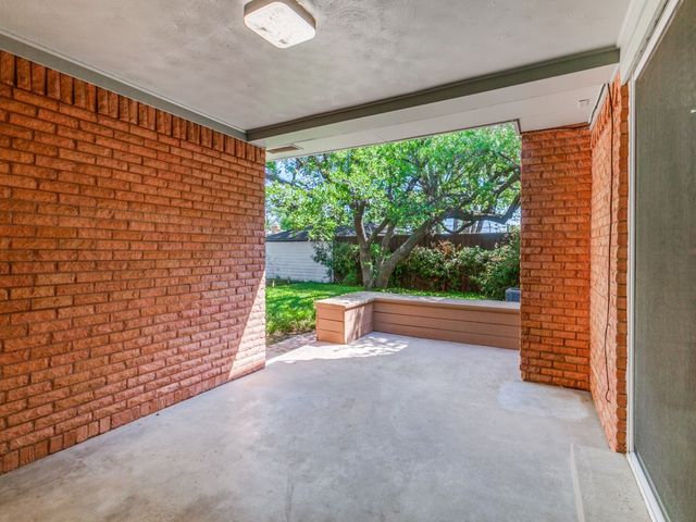 6327 Town Hill Lane, Dallas, TX 75214