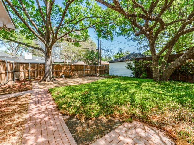 6327 Town Hill Lane, Dallas, TX 75214