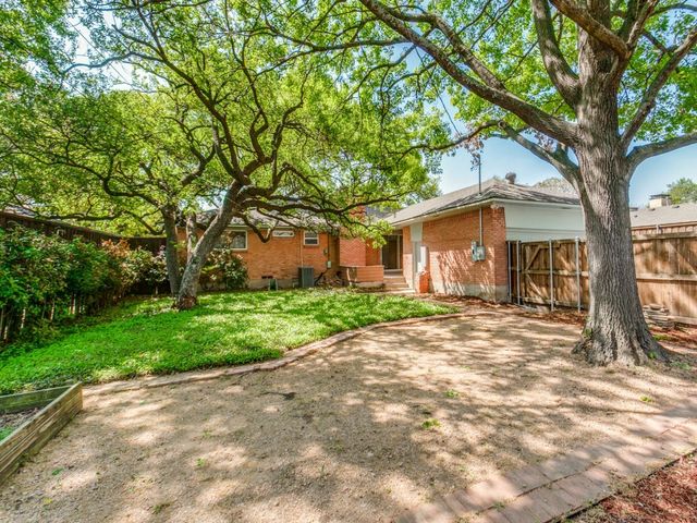 6327 Town Hill Lane, Dallas, TX 75214