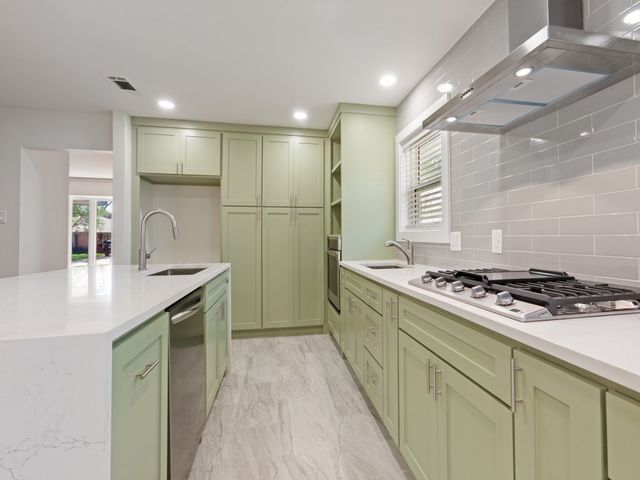 6327 Town Hill Lane, Dallas, TX 75214