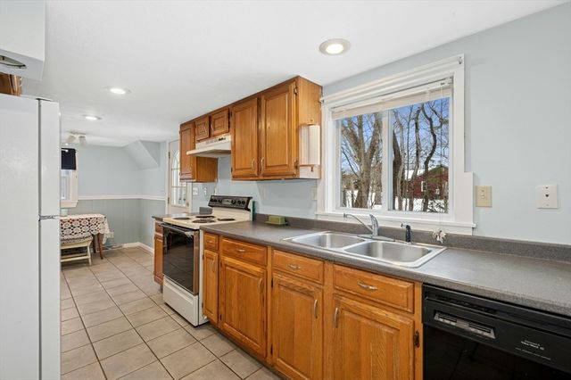 13 Harwood St, Oxford, MA 01540