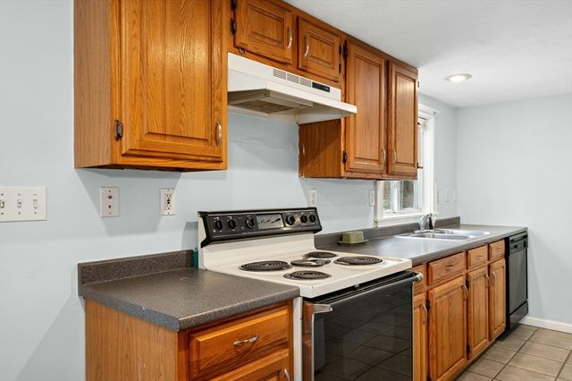 13 Harwood St, Oxford, MA 01540