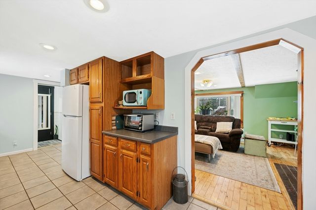 13 Harwood St, Oxford, MA 01540
