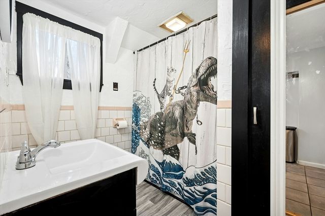 13 Harwood St, Oxford, MA 01540