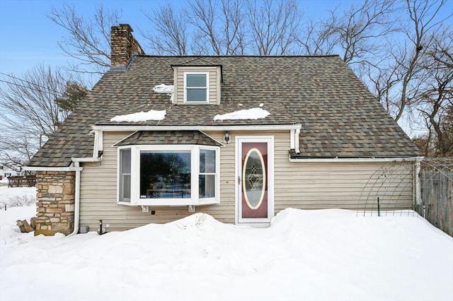 13 Harwood St, Oxford, MA 01540