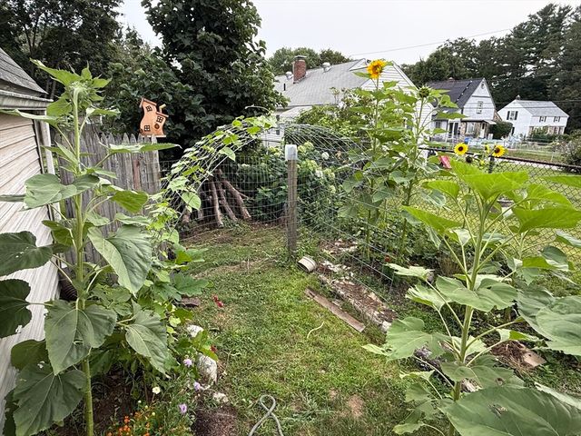 13 Harwood St, Oxford, MA 01540