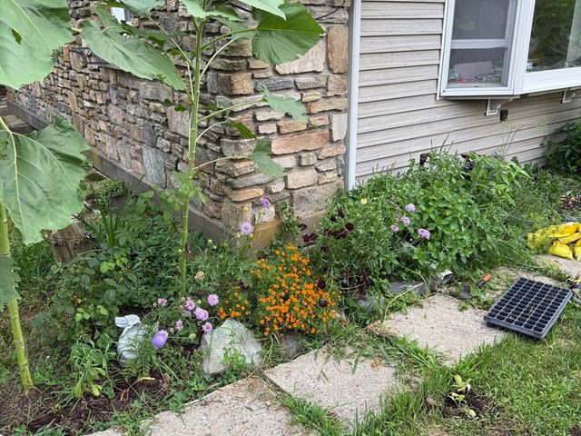 13 Harwood St, Oxford, MA 01540