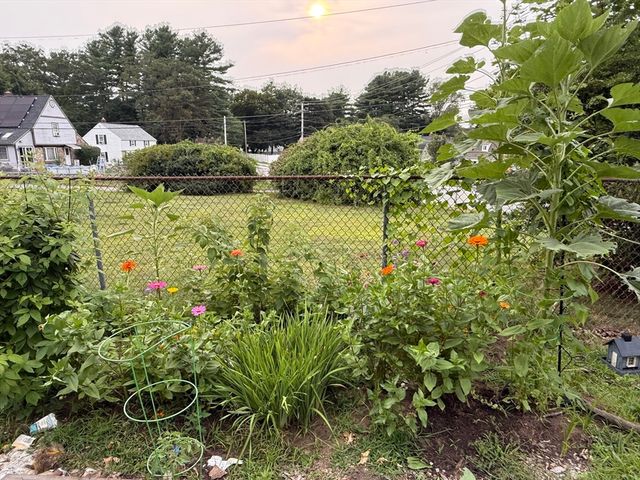13 Harwood St, Oxford, MA 01540