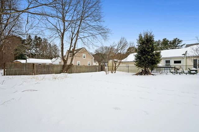 13 Harwood St, Oxford, MA 01540