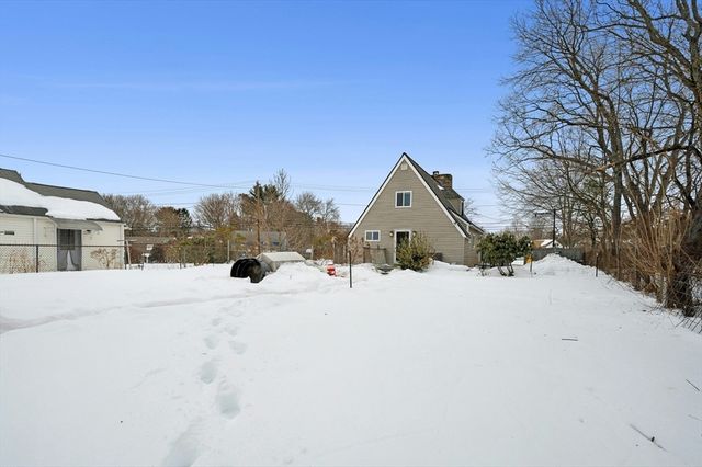 13 Harwood St, Oxford, MA 01540
