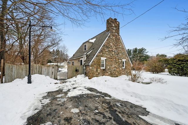 13 Harwood St, Oxford, MA 01540
