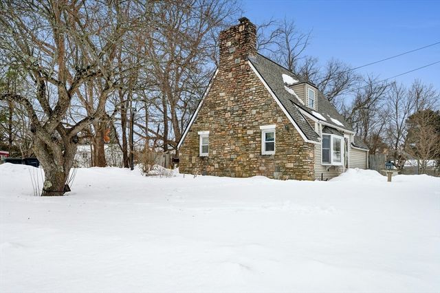13 Harwood St, Oxford, MA 01540