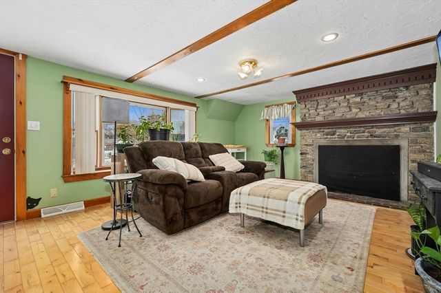 13 Harwood St, Oxford, MA 01540