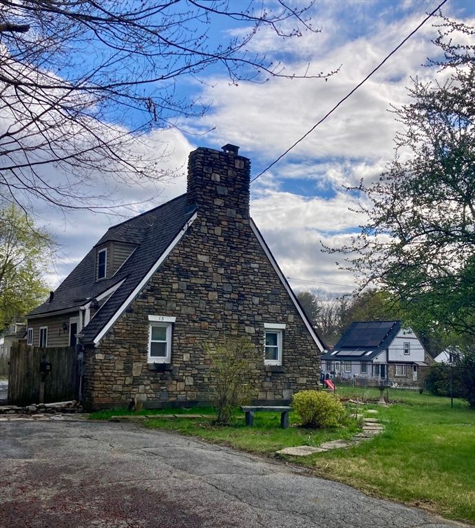 13 Harwood St, Oxford, MA 01540