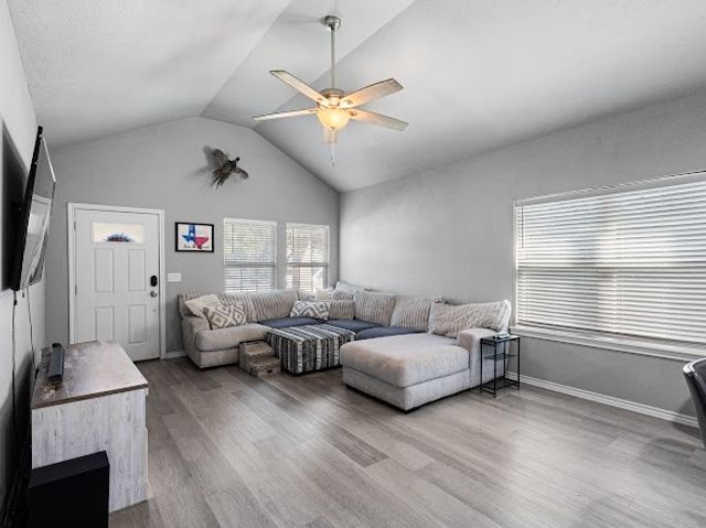 207 N Hubbard Street, Alvord, TX 76225