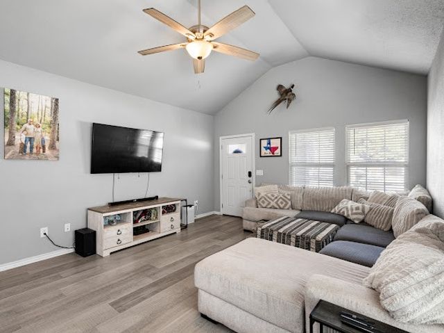 207 N Hubbard Street, Alvord, TX 76225