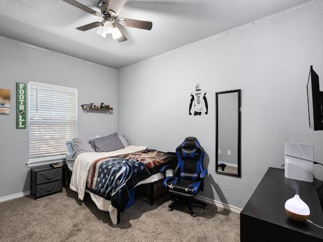 207 N Hubbard Street, Alvord, TX 76225