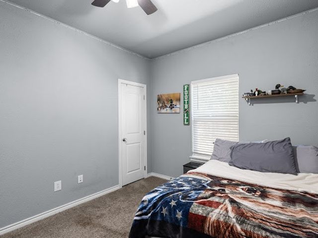 207 N Hubbard Street, Alvord, TX 76225
