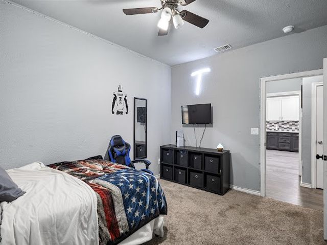 207 N Hubbard Street, Alvord, TX 76225